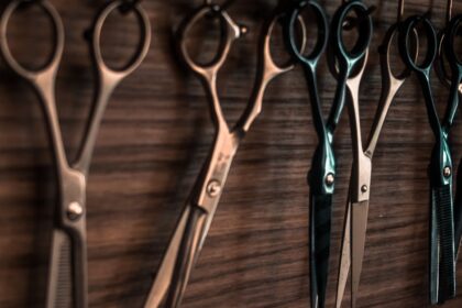 découvrez notre kit bdsm complet pour explorer vos désirs en toute sécurité. idéal pour débutants et initiés, il inclut accessoires variés et conseils d’utilisation. parfait pour pimenter vos moments intimes !