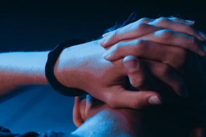 découvrez le bondage, une pratique érotique mettant l'accent sur la confiance et la communication. informez-vous sur les techniques, la sécurité et les aspects psychologiques pour une expérience respectueuse et consentie.