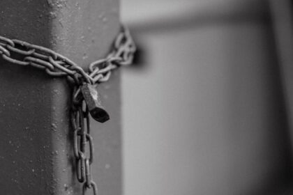 découvrez tout ce qu'il faut savoir sur le bondage, une pratique bdsm mêlant sensualité, confiance et exploration des plaisirs. conseils, sécurité et techniques pour débutants comme initiés.