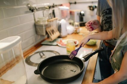 découvrez tout ce que vous devez savoir sur les huiles de cuisson : bienfaits, types, utilisations en cuisine et conseils pour choisir la meilleure huile adaptée à vos besoins quotidiens.