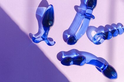découvrez tout ce qu'il faut savoir sur les dildos : usages, conseils d'achat, sécurité et diversité des modèles pour une expérience intime plaisante et adaptée à vos envies.