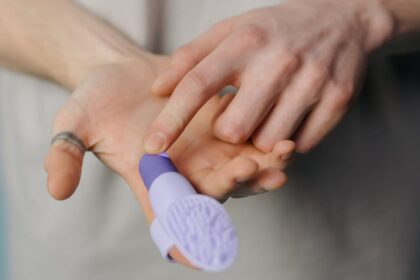 découvrez les bienfaits du massage érotique : détente profonde, éveil des sens et exploration du plaisir dans un cadre respectueux et professionnel. une expérience intime et relaxante à vivre seul ou en couple.