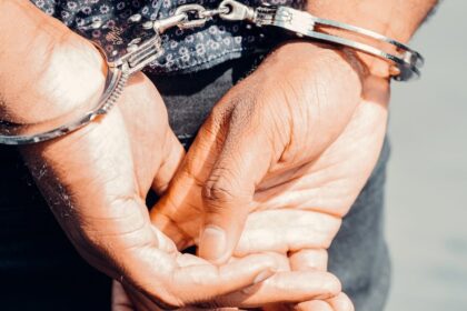 découvrez notre sélection de menottes robustes et sécurisées, idéales pour un usage professionnel ou personnel. qualité supérieure, livraison rapide et discrète.
