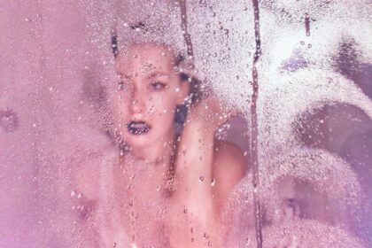 découvrez notre lubrifiant intime, spécialement conçu pour améliorer le confort et le plaisir lors de vos moments intimes. formule douce, efficace et compatible avec tous les types de préservatifs.