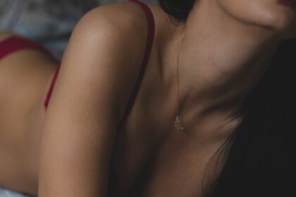 découvrez notre collection de lingerie élégante et confortable, conçue pour sublimer votre silhouette et vous offrir un bien-être au quotidien. trouvez le modèle parfait adapté à toutes les occasions.