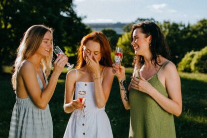 découvrez comment entretenir et renforcer une relation amoureuse à distance grâce à des conseils pratiques, des astuces de communication et des témoignages inspirants pour que l'amour survive à la distance.
