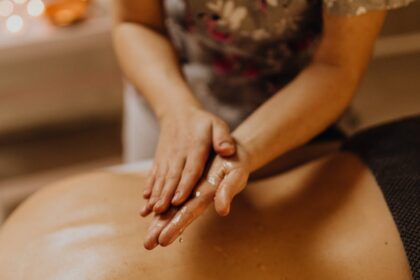 découvrez notre huile de massage naturelle, idéale pour détendre les muscles, nourrir la peau et offrir un moment de bien-être absolu. parfaite pour tous types de massages.