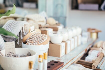 découvrez notre huile de massage naturelle, enrichie en extraits de plantes, idéale pour détendre le corps et nourrir la peau. parfaite pour un soin relaxant et apaisant au quotidien.