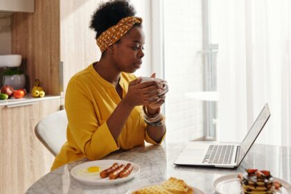 découvrez le plaisir discret avec un œuf vibrant télécommandé. idéal pour pimenter votre vie intime, il offre des sensations puissantes et un contrôle à distance pour des moments de complicité à deux, où que vous soyez.