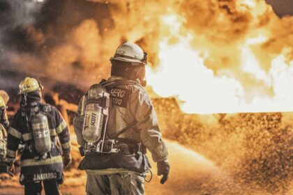 découvrez tout ce qu’il faut savoir sur les retardants : définition, utilisations, types (ignifuges, chimiques) et conseils pour une utilisation sécurisée à la maison ou en industrie.