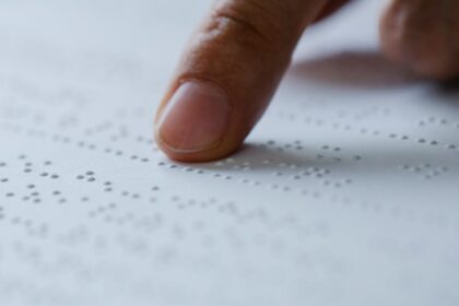 découvrez le monde fascinant des sensations : explorez comment nos cinq sens perçoivent et transforment le monde qui nous entoure, pour une expérience sensorielle unique et enrichissante.