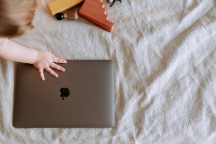 plongez dans l'univers fascinant de l'exploration sensorielle : découvrez comment stimuler les cinq sens, éveiller la curiosité et enrichir votre expérience sensorielle au quotidien.