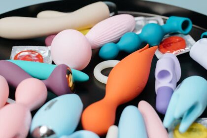 découvrez une large sélection de sex toys pour tous les plaisirs et tous les besoins. trouvez des produits de qualité pour pimenter votre vie intime en toute discrétion.
