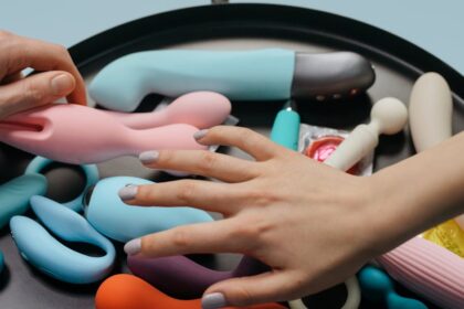 découvrez notre large sélection de sextoys pour tous les plaisirs et toutes les envies. discrétion, qualité et conseils pour explorer votre sexualité en toute confiance.
