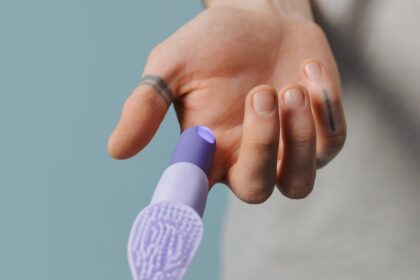 découvrez tout ce que vous devez savoir sur les vibrateurs : conseils, choix, avantages et utilisation pour une expérience intime épanouissante et sécurisée.