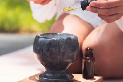 découvrez notre huile de massage chauffante, idéale pour détendre les muscles et stimuler la circulation. sa formule naturelle procure une sensation de chaleur agréable, parfaite pour un moment de bien-être et de relaxation.